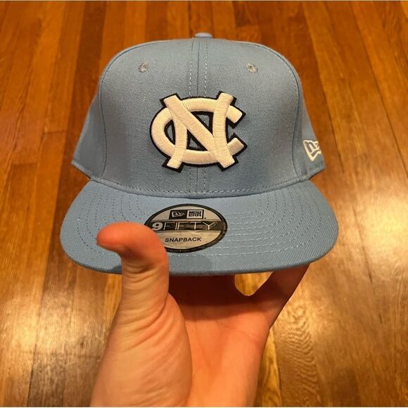 New without tags UNC tar-heals snap‎ back hat - Picture 1 of 3